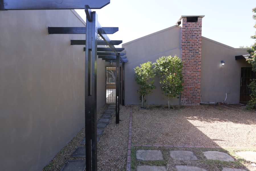 To Let 4 Bedroom Property for Rent in Tokai Western Cape